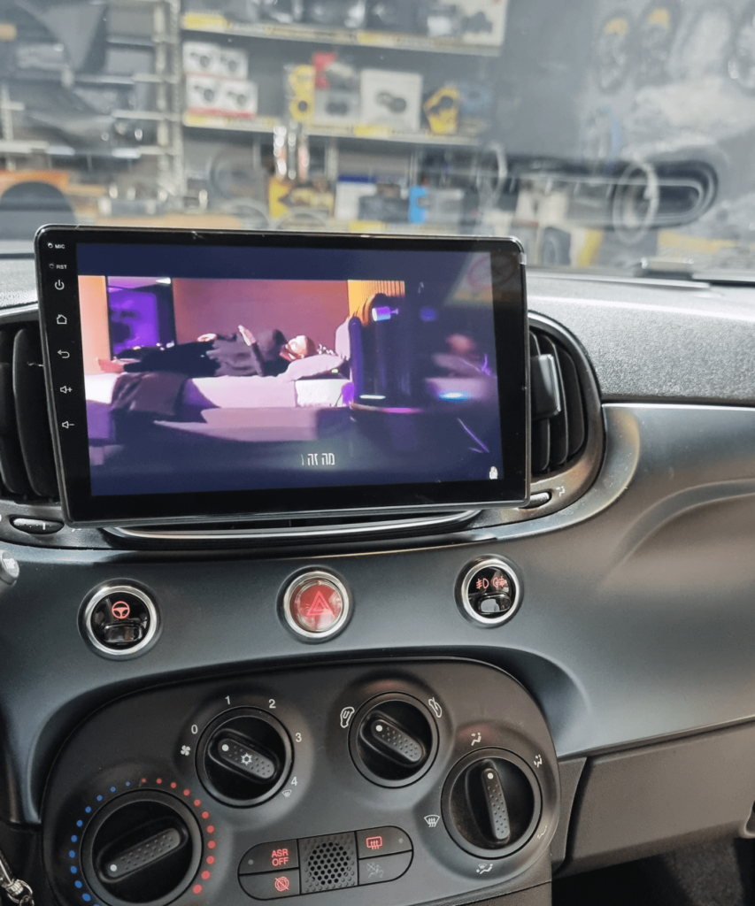 מערכת מולטימדיה לפיאט 500